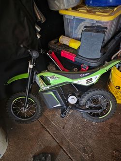 Razor SX125 McGrath electric mini dirt bike has a top speed of up to 9 mph (14 km/h).