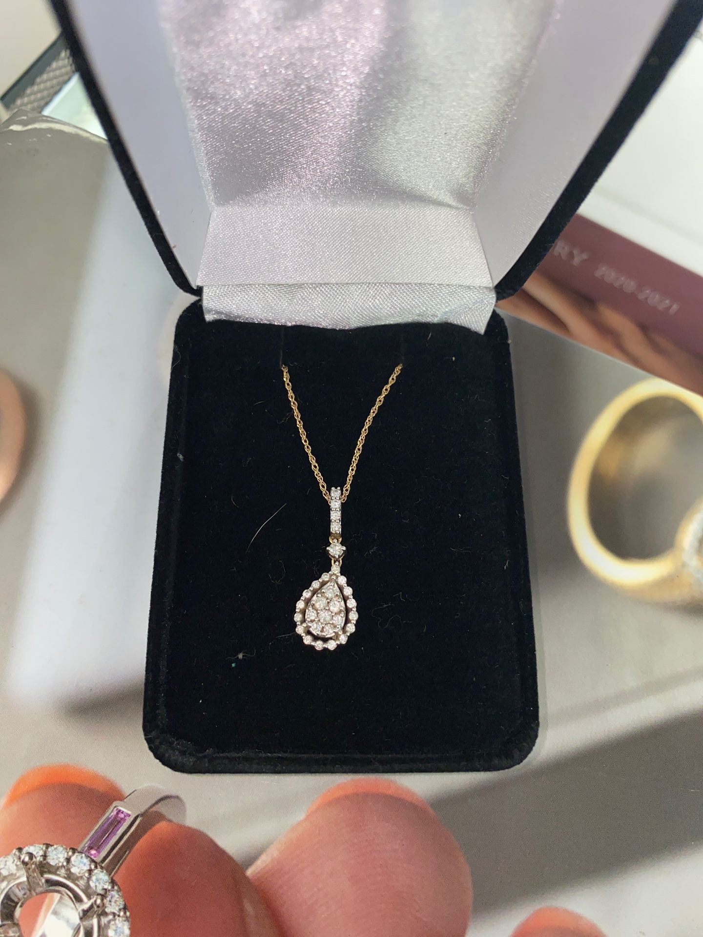 14kt diamond pendant with chain