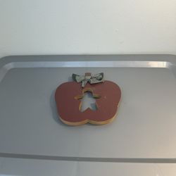 Rustic Wooden Apple Plaque – Farmhouse Fall Wall Décor (Pre-Owned)