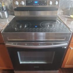 Samsung - 6.3 cu. ft. Freestanding Electric Range with WiFi and Steam Clean - Stainless Steel