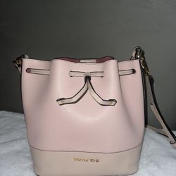 Michael Kors Bucket Bag 