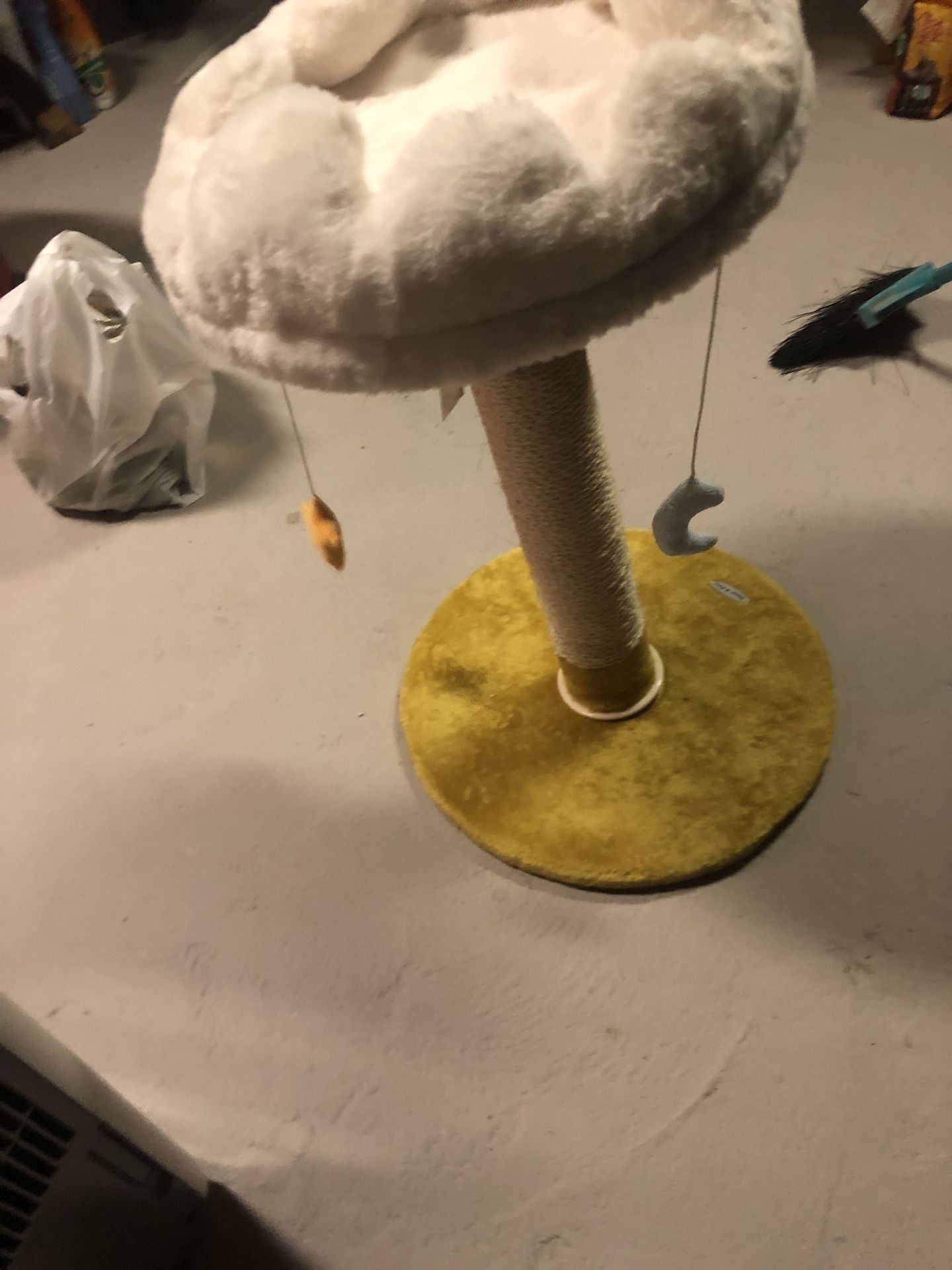 Cat Perch With 2 Hanging Toys