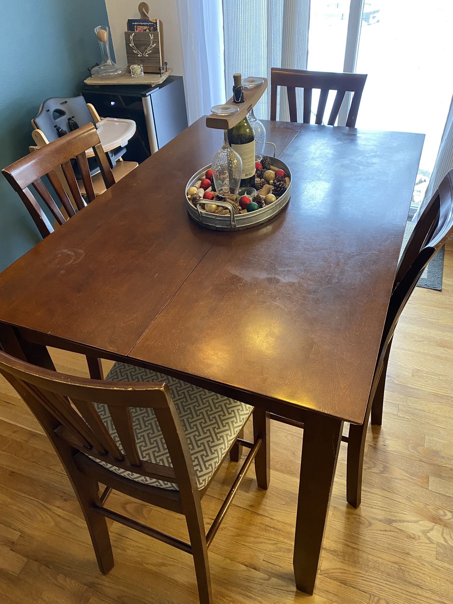 Dinning Table W/chairs 