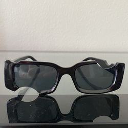 “Off-white” Cady Sunglasses