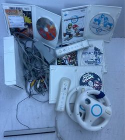 Nintendo Wii Console RVL-001 Bundle W/ (2) Remotes (1) Nunchucks 4 Games Cords Manuals