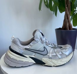Women Size 9.5 Nike V2K Run Summit White Metallic Silver Shoes