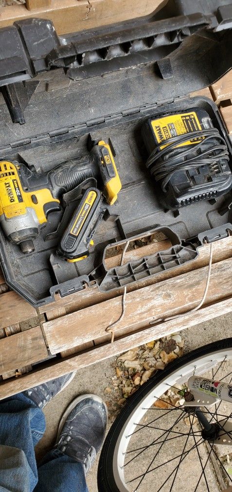 20 V Dewalt Impact