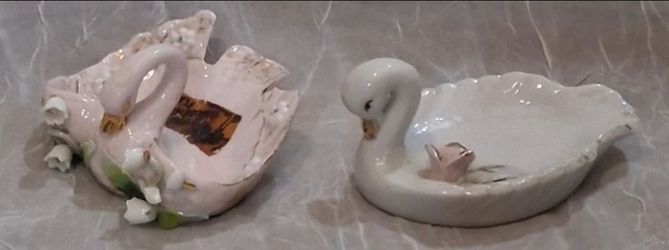 Porcelain Swan Figurine  Set of 2