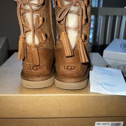UGG boots size 5 youth perfect condition