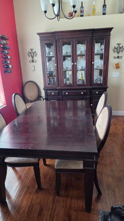 Rooms To Go 8-Piece Dining Room Set with China Cabinet