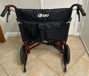 Drive Lightweight Folding Transport Wheelchair – Like New Silla de Transporte Plegable Drive – Como Nueva
