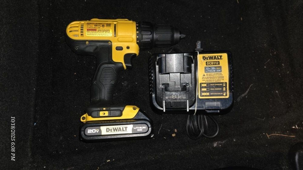 DEWALT 20V MAX cordless drill/driver kit