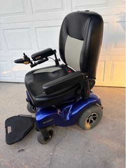 Atlantis 1 powered wheelchair