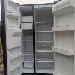 Whirlpool side by side refrigerator WORKS