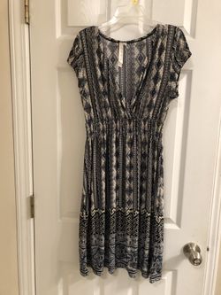 BEAUTIFUL DRESS SIZE XL LIKE NEW CONDITION ONLY 5.00 JUNIOR SIZE