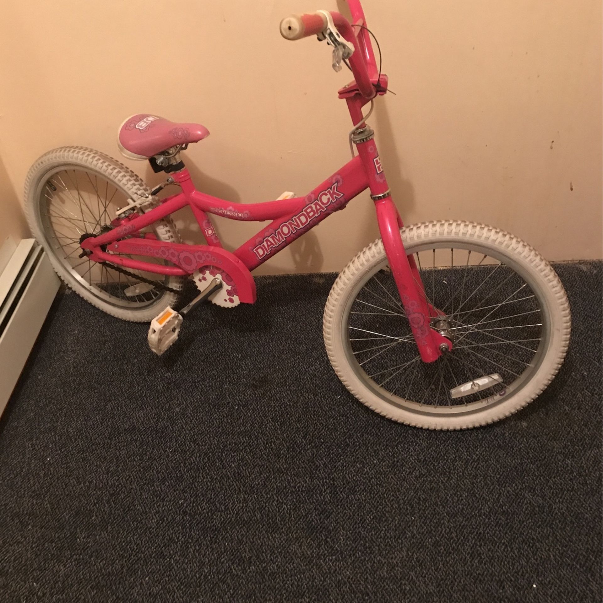 Girls Bike Diamond Back bike. Ask Me For A Price