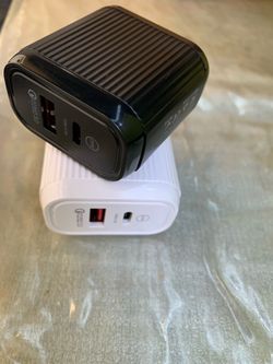 20W fast‑charging dual‑port wall adapters with both USB‑C PD and USB‑A