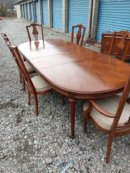 Stunning Maple Vintage Dining Room Set