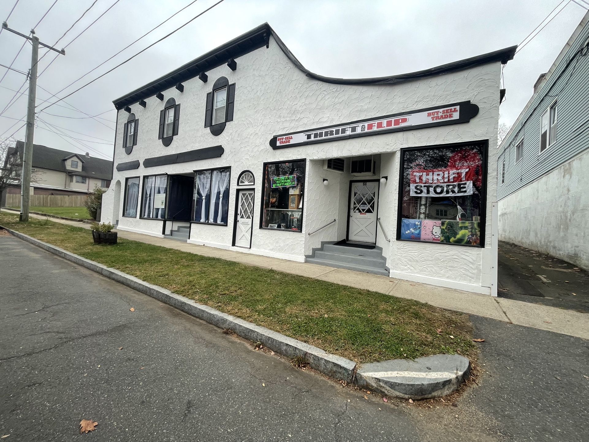 Indoor Tag Sale/ https://offerup.com/redirect/?o=QnV5LlNlbGwuVHJhZGUv $2 All Clothing 