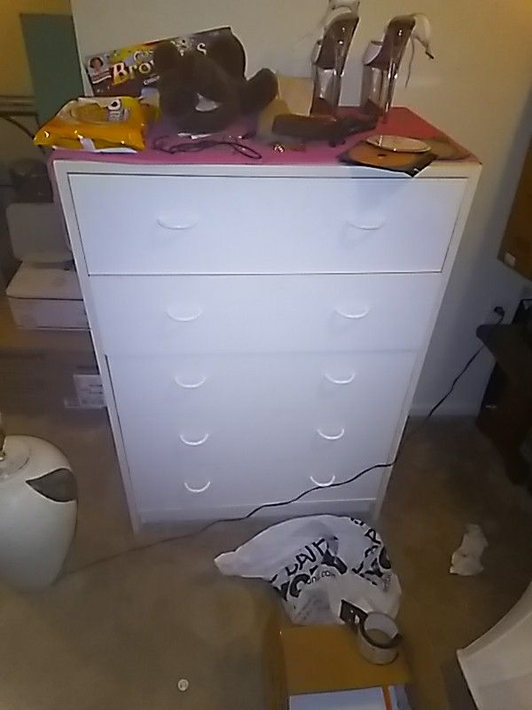 White dresser for Sale in Lakewood, WA OfferUp