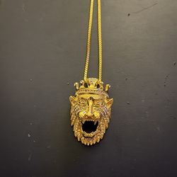 Men’s Gold Necklace With King Lion Pendant 