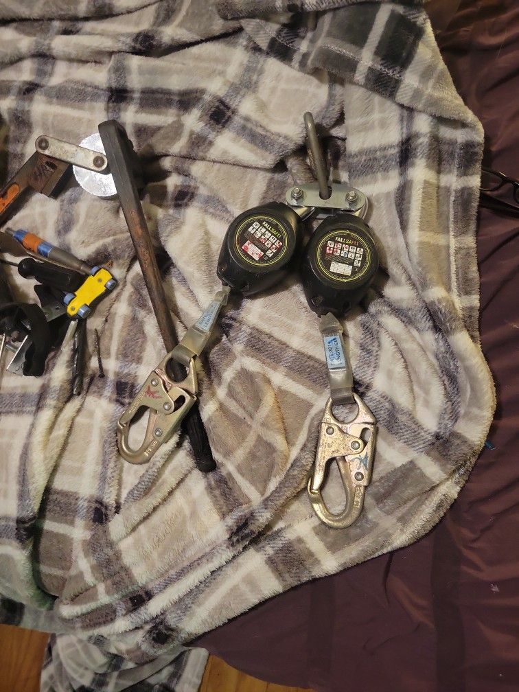 Fall Protection. DOUBLE LANYARD