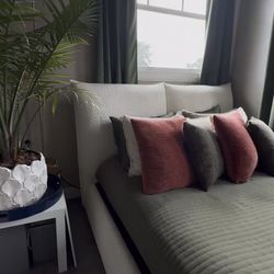 “Cozy Snow” Queen Size Bed Frame