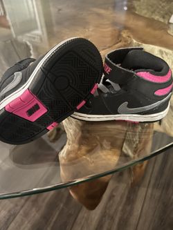 Girls Nike High tops 5c