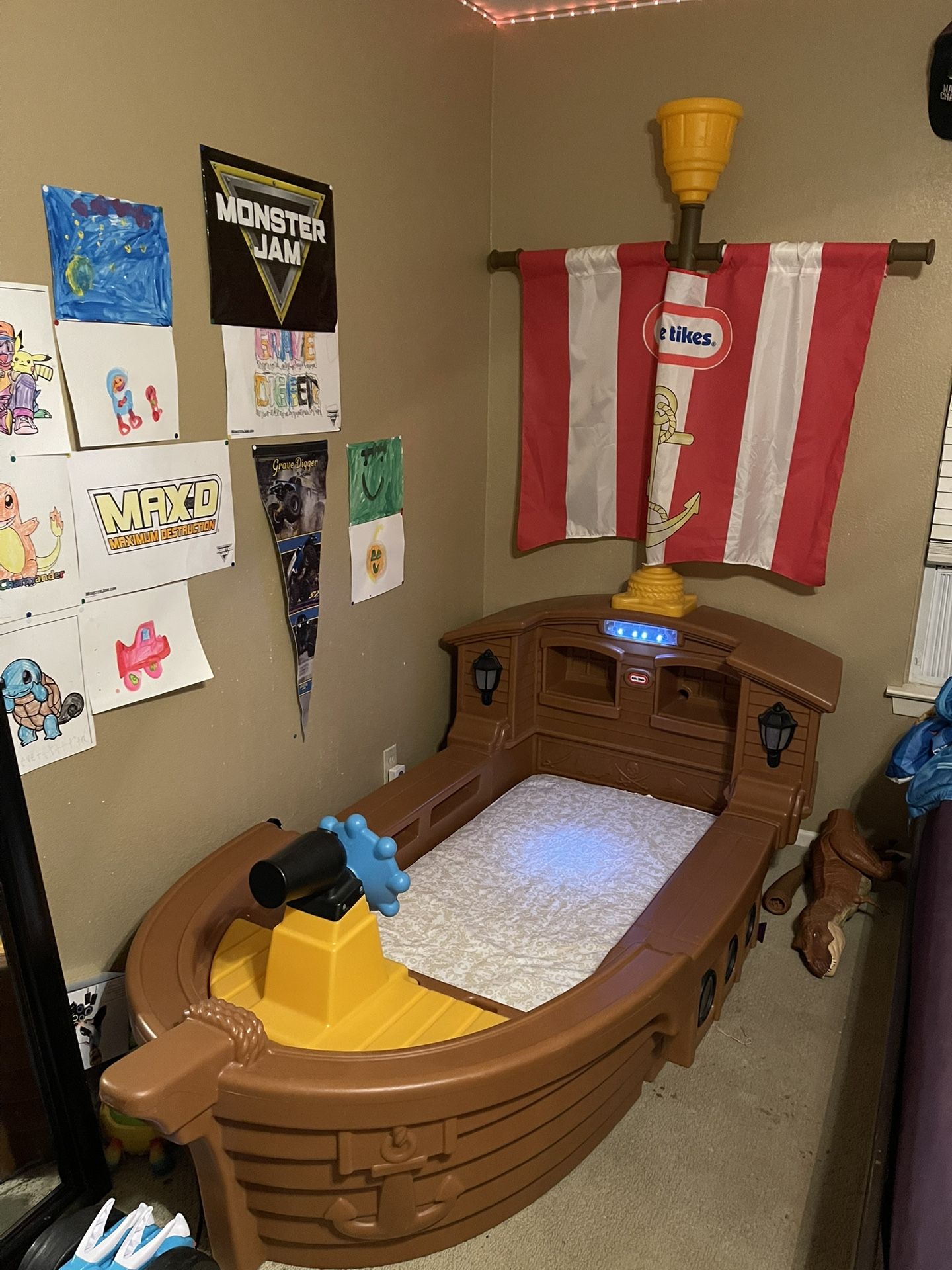 Little Tikes Pirate Ship Bed With Mattress Excellent Condition