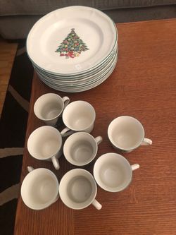 Christmas Dinnerware Set – Plates and Mugs