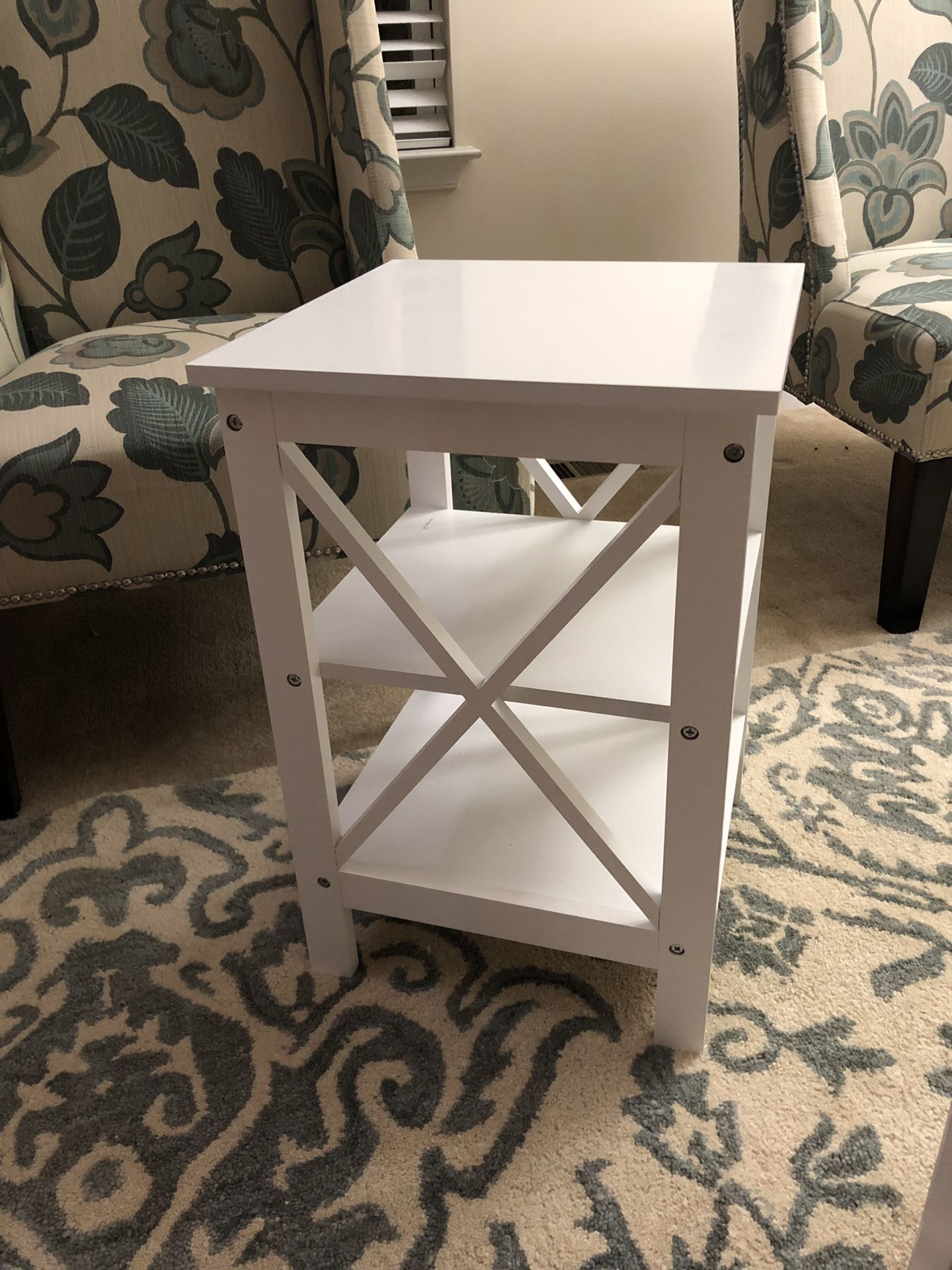 White End Table/Side Table/Accent Table