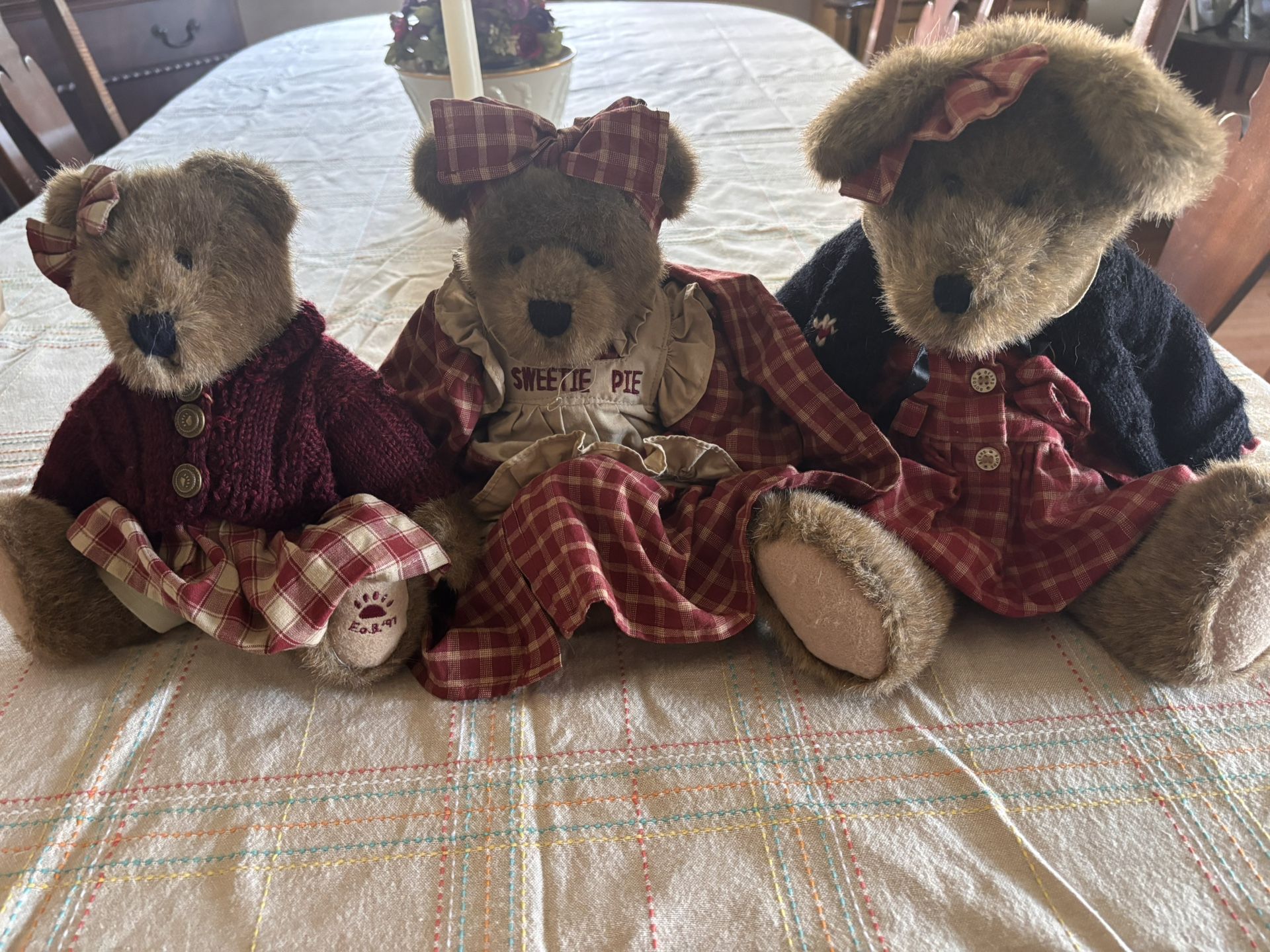 Lot (3) Of Boyd’s Bears In Excellent Condition