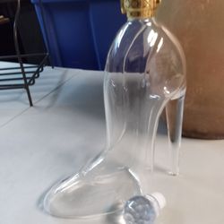 GLASS HIGH HEEL DECANTER 