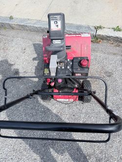Self propelled snow blower