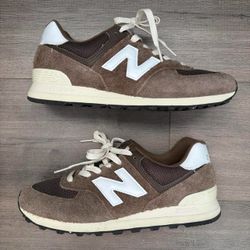 LIKE NEW New balance 574 brown/cream suede sneaker