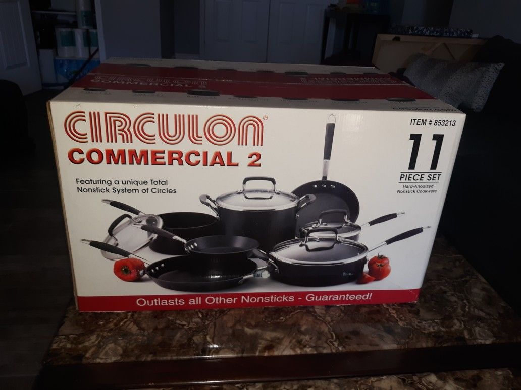BRAND NEW SET OF CIRCULON POTS AND PANS