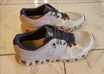 On Cloud 5 women's running shoes size 8