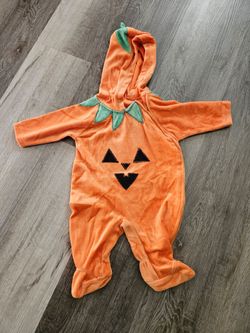 Halloween costume used pumpkin costume size 0-3 m