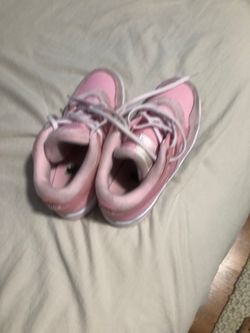 Girls nike shoes size 1