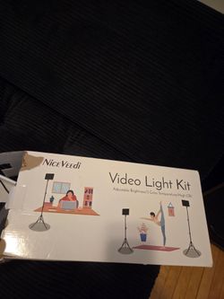 HUGE MOVE SALE. Photography light kit ✨️