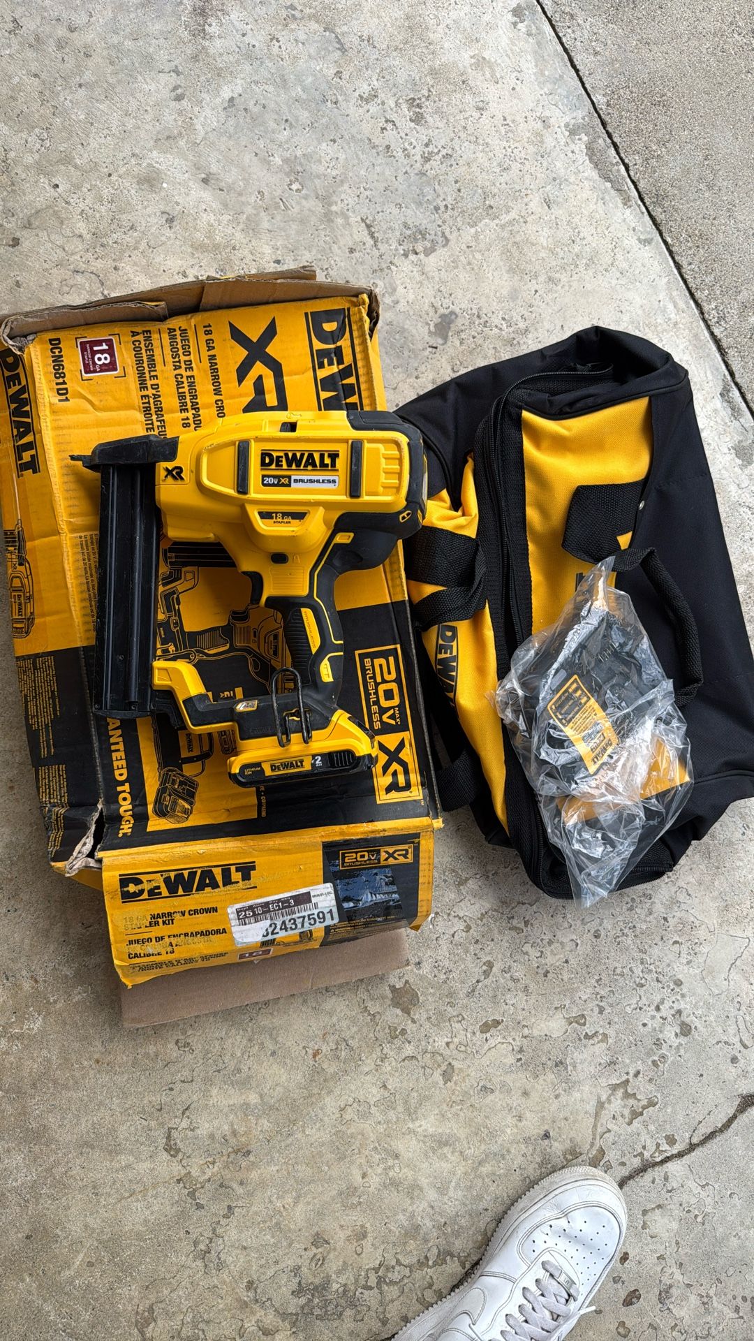 20v dewalt stapler
