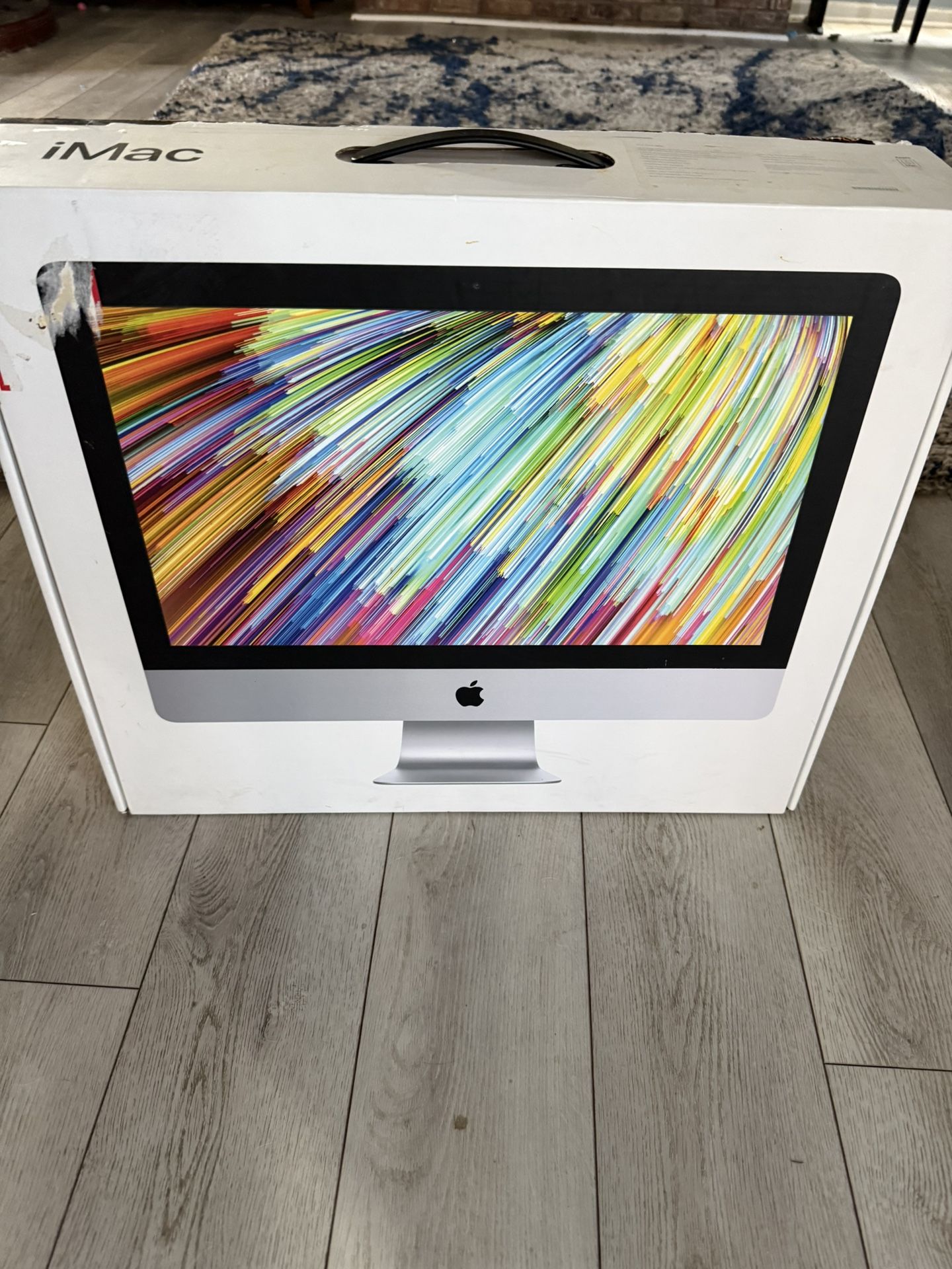 21.5 Inch MacBook Desktop