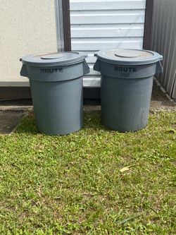 Two BRUTE 32-Gallon Trash Cans with Lid
