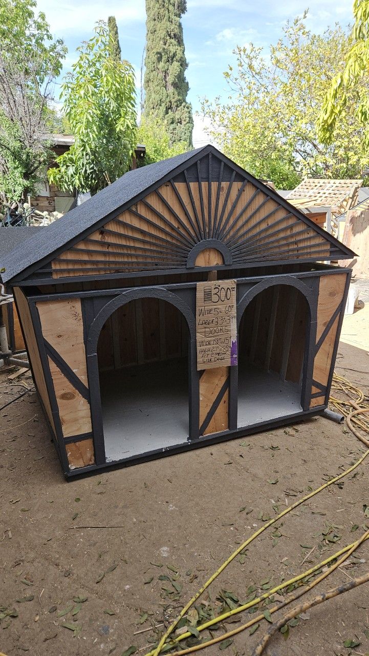 Large Dog House (Ready)