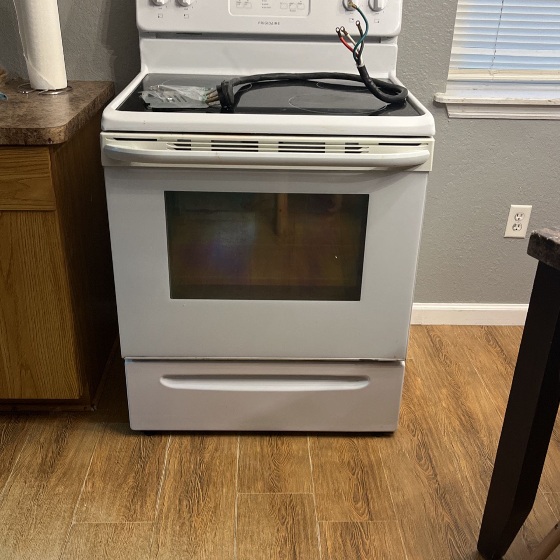 Frigidaire oven - Used, Works Great 