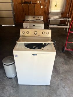 Washer dryer set
