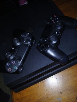 Ps4 pro 1tb 2 controllers all wires