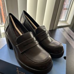 NIB Jellypop Whitney Penny Shoes Women Sz 8.5 Brown Block Heels Platform Loafers