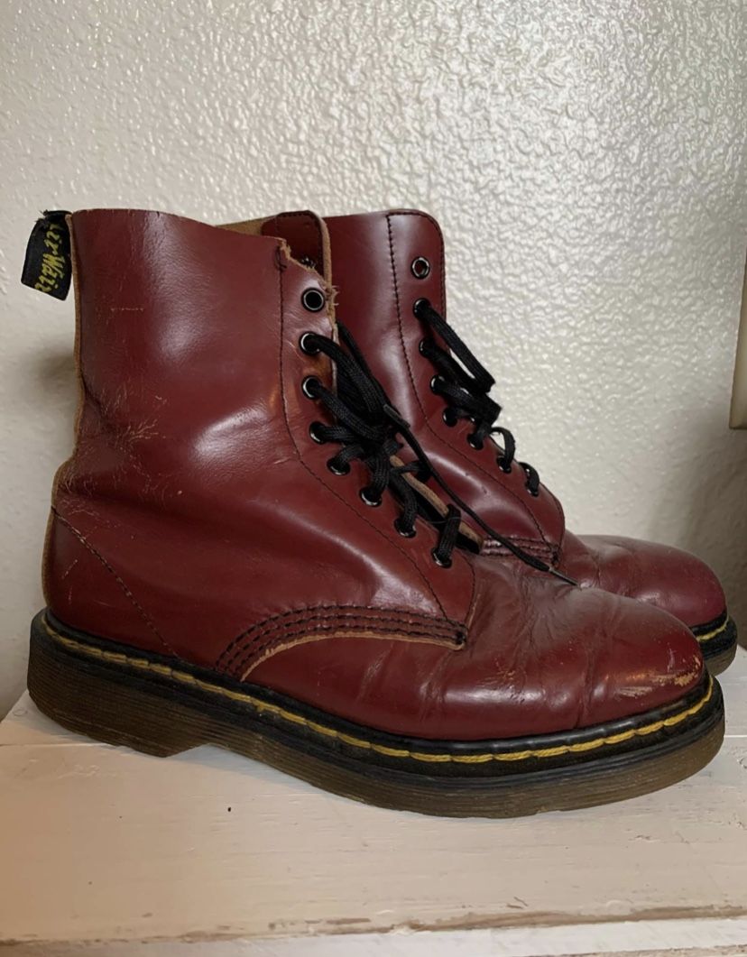 Women’s Size 7 Doc Martens