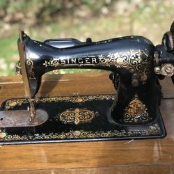 Singer Sewing Machine 